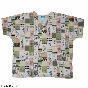 Scrub H.Q. V-Neck Short Sleeve Floral Quilt Design Scrub Top 426